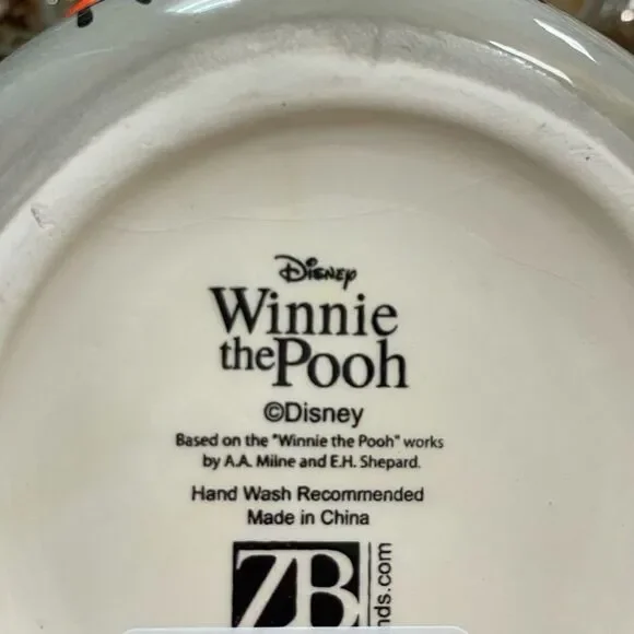 NWT Disney Winnie The Pooh with Santa Hat Glossy Ceramic Yellow Red Hunny Bowl - Picture 7 of 12